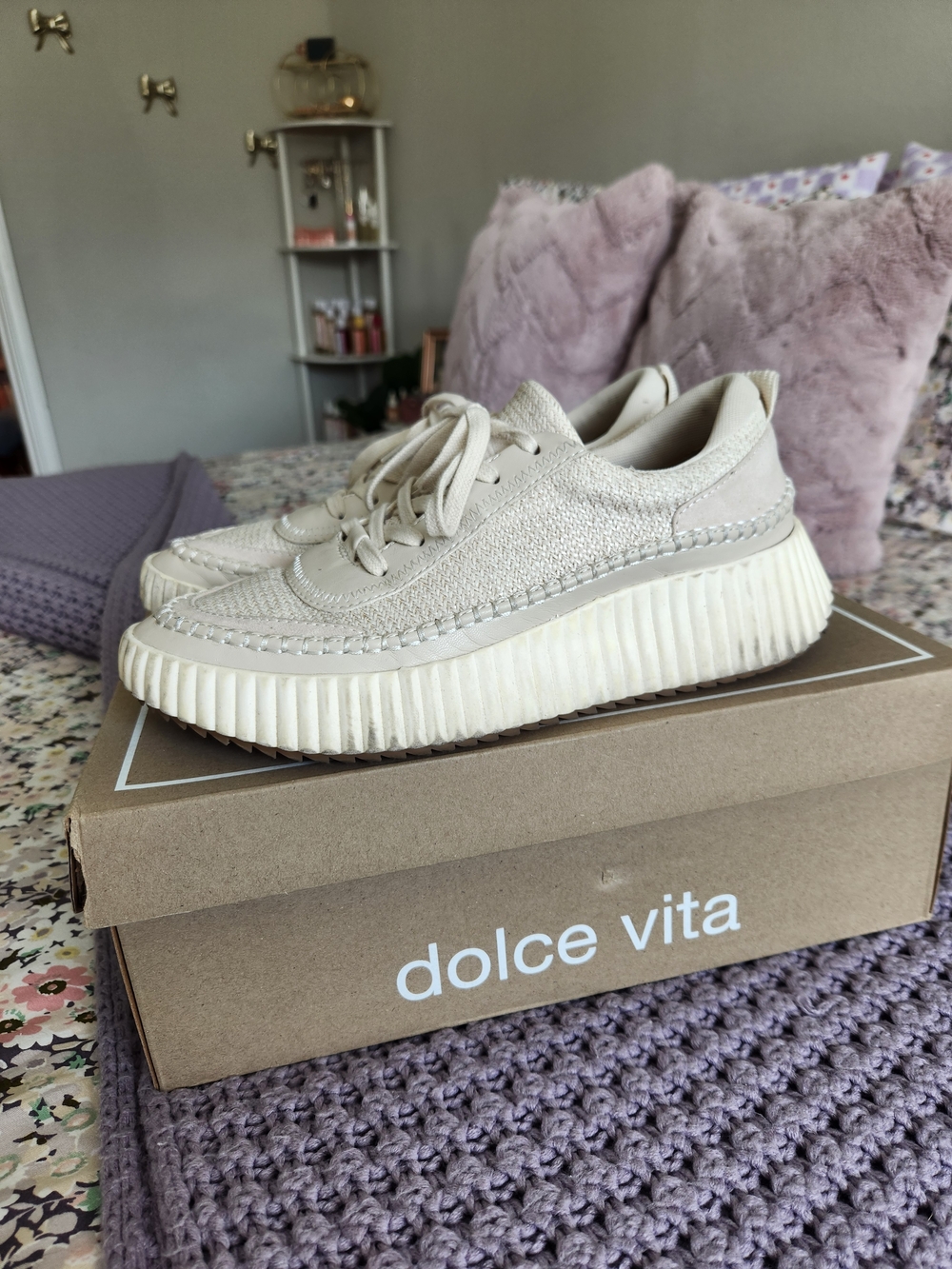 SZ 10 Dolce Vita Women's Cream Platform Sneaker - Picture 2 of 9